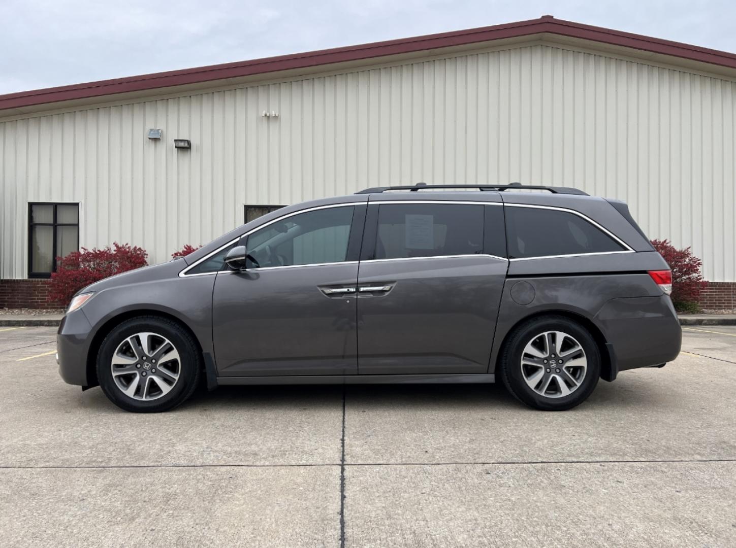 2015 BROWN /Gray Leather HONDA ODYSSEY TOURING (5FNRL5H90FB) with an 3.5L engine, Automatic transmission, located at 2990 Old Orchard Rd., Jackson, MO, 63755, 37.354214, -89.612106 - Photo#8