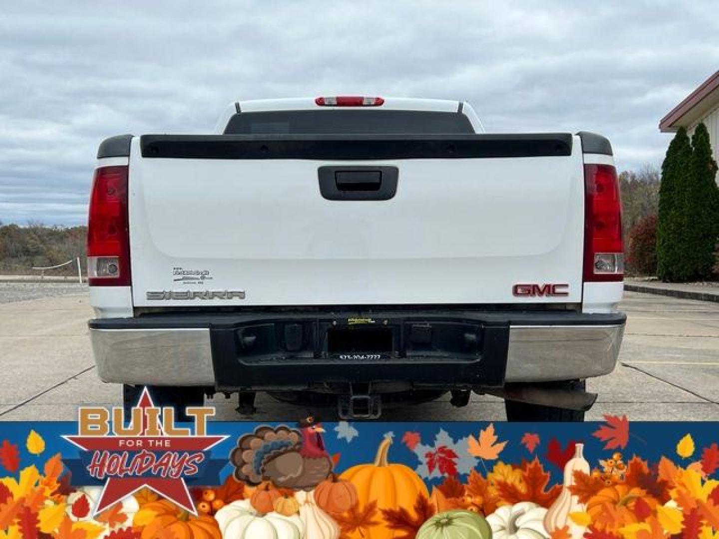 2009 WHITE /Black GMC SIERRA 1500 (1GTEC14C69Z) with an 4.8L engine, Automatic transmission, located at 2990 Old Orchard Rd., Jackson, MO, 63755, 37.354214, -89.612106 - Photo#7