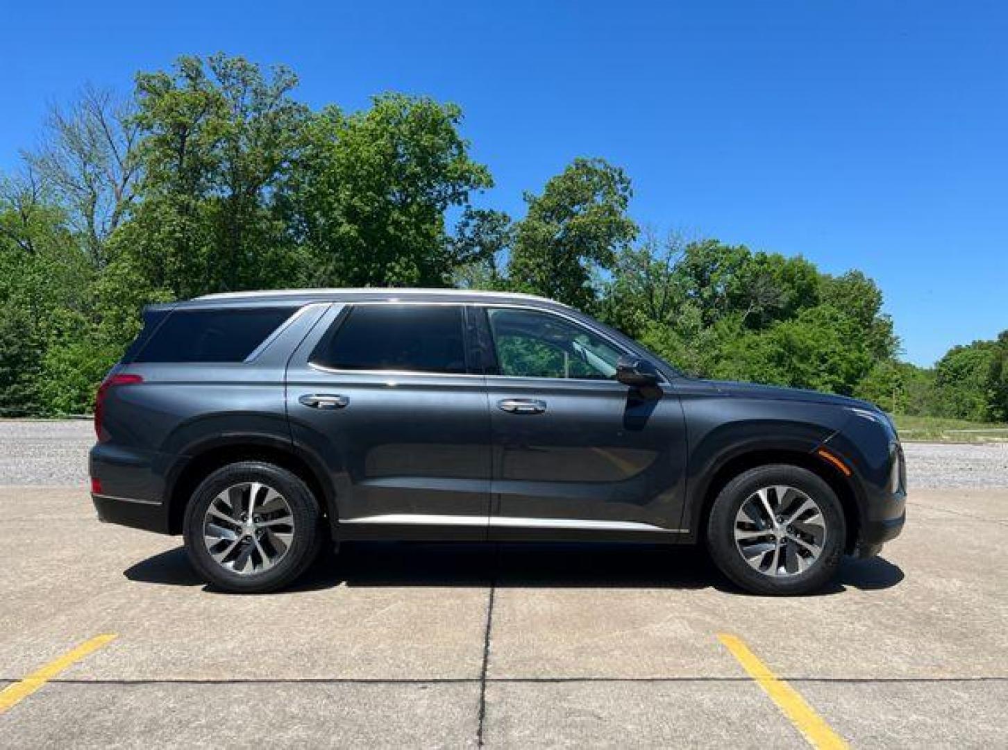 2020 GRAY /Gray HYUNDAI PALISADE SEL (KM8R24HE3LU) with an 3.8L engine, Automatic transmission, located at 2990 Old Orchard Rd., Jackson, MO, 63755, 37.354214, -89.612106 - Photo#7