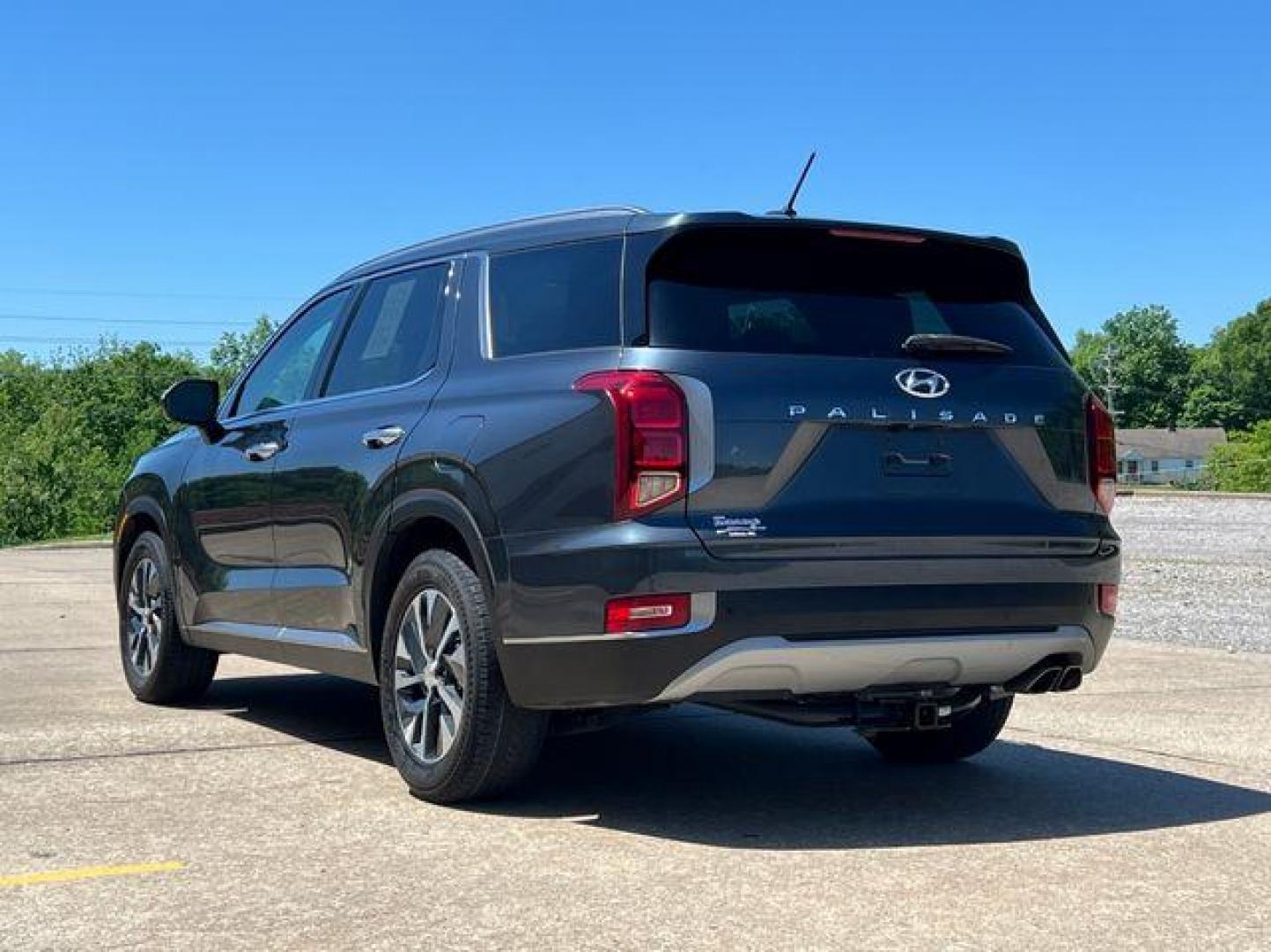 2020 GRAY /Gray HYUNDAI PALISADE SEL (KM8R24HE3LU) with an 3.8L engine, Automatic transmission, located at 2990 Old Orchard Rd., Jackson, MO, 63755, 37.354214, -89.612106 - Photo#9