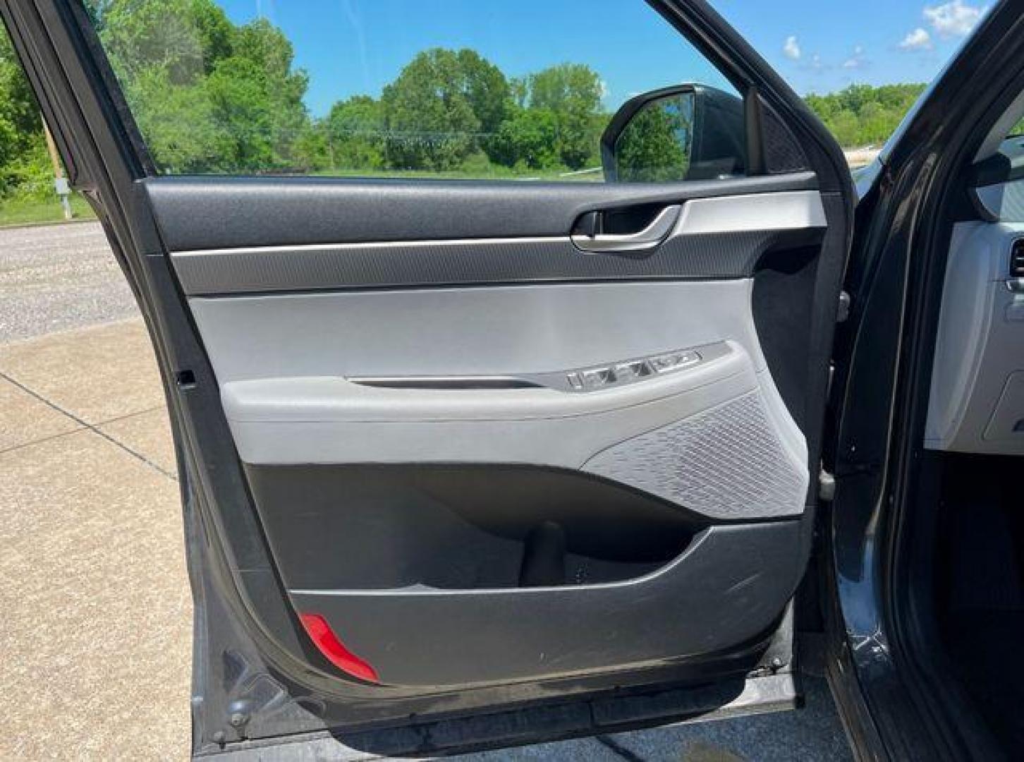 2020 GRAY /Gray HYUNDAI PALISADE SEL (KM8R24HE3LU) with an 3.8L engine, Automatic transmission, located at 2990 Old Orchard Rd., Jackson, MO, 63755, 37.354214, -89.612106 - Photo#12