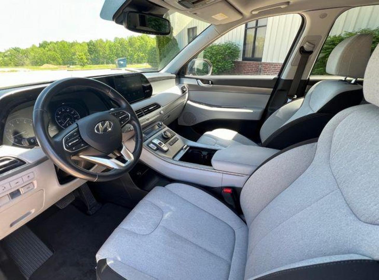 2020 GRAY /Gray HYUNDAI PALISADE SEL (KM8R24HE3LU) with an 3.8L engine, Automatic transmission, located at 2990 Old Orchard Rd., Jackson, MO, 63755, 37.354214, -89.612106 - Photo#13