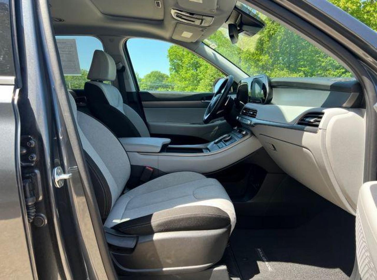 2020 GRAY /Gray HYUNDAI PALISADE SEL (KM8R24HE3LU) with an 3.8L engine, Automatic transmission, located at 2990 Old Orchard Rd., Jackson, MO, 63755, 37.354214, -89.612106 - Photo#17