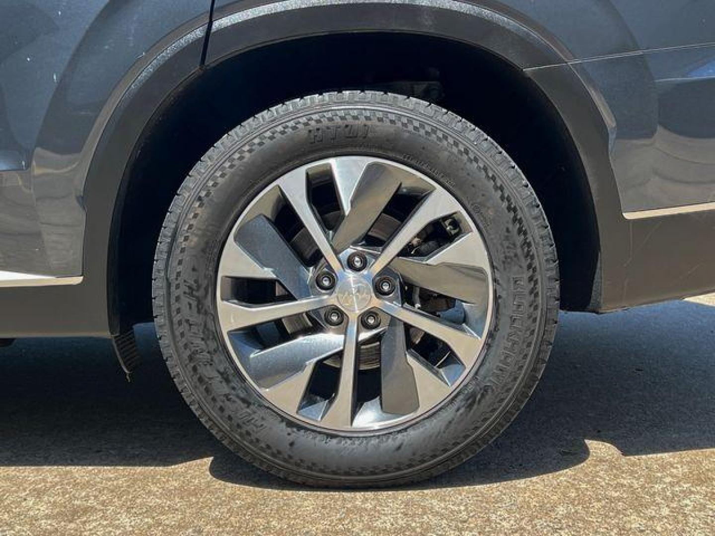 2020 GRAY /Gray HYUNDAI PALISADE SEL (KM8R24HE3LU) with an 3.8L engine, Automatic transmission, located at 2990 Old Orchard Rd., Jackson, MO, 63755, 37.354214, -89.612106 - Photo#43