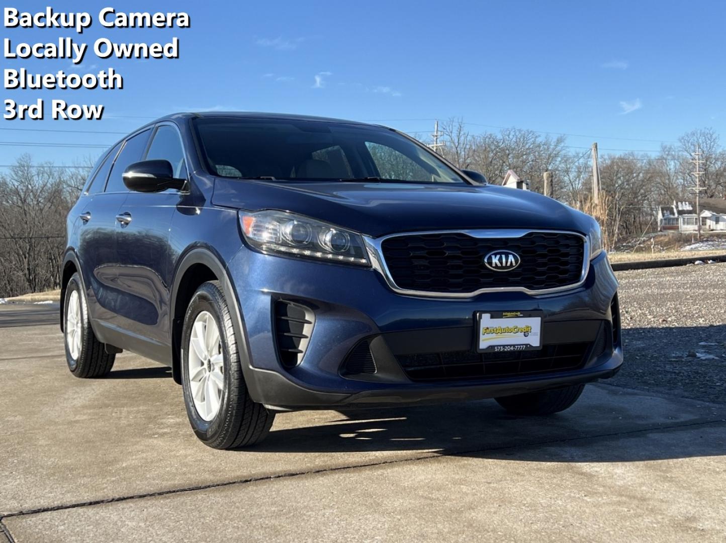 2019 NAVY /Tan Cloth KIA SORENTO LX (5XYPG4A34KG) with an 2.4L 4 Cyl. engine, Automatic transmission, located at 2990 Old Orchard Rd., Jackson, MO, 63755, 37.354214, -89.612106 - 2019 Kia Sorento LX 123xxx miles Front Wheel Drive 2.4L 4 Cyl. Automatic 3rd Row Backup Camera Bluetooth Cruise Power Windows/Locks/Mirrors We have financing available and we accept trades! Fill out a credit application on our website or come by today! If you have any questions, give us a - Photo#0