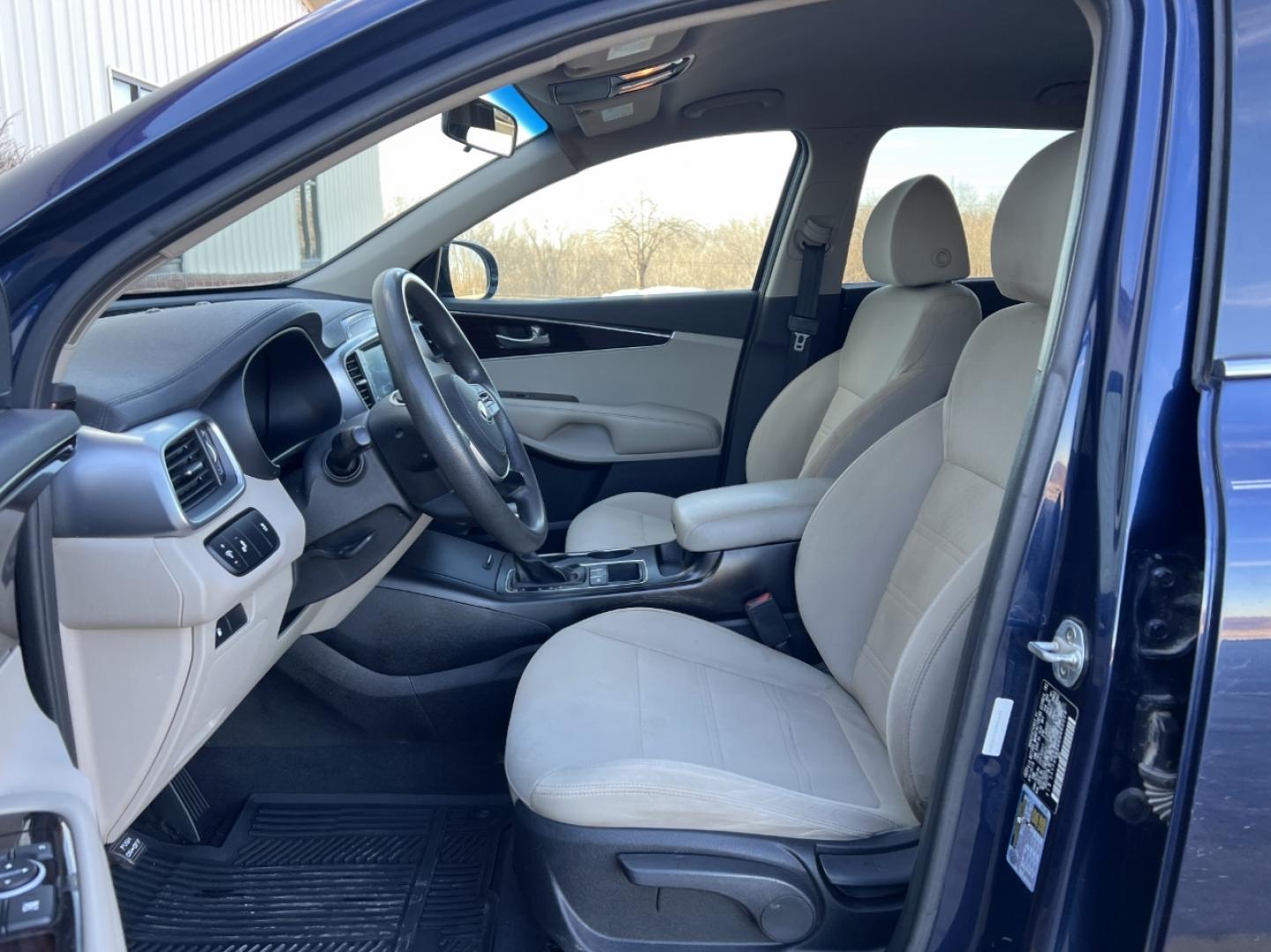 2019 NAVY /Tan Cloth KIA SORENTO LX (5XYPG4A34KG) with an 2.4L 4 Cyl. engine, Automatic transmission, located at 2990 Old Orchard Rd., Jackson, MO, 63755, 37.354214, -89.612106 - 2019 Kia Sorento LX 123xxx miles Front Wheel Drive 2.4L 4 Cyl. Automatic 3rd Row Backup Camera Bluetooth Cruise Power Windows/Locks/Mirrors We have financing available and we accept trades! Fill out a credit application on our website or come by today! If you have any questions, give us a - Photo#11