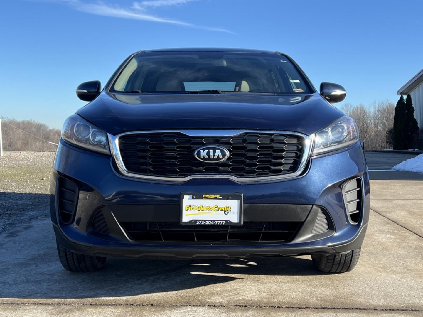 2019 NAVY /Tan Cloth KIA SORENTO LX (5XYPG4A34KG) with an 2.4L 4 Cyl. engine, Automatic transmission, located at 2990 Old Orchard Rd., Jackson, MO, 63755, 37.354214, -89.612106 - 2019 Kia Sorento LX 123xxx miles Front Wheel Drive 2.4L 4 Cyl. Automatic 3rd Row Backup Camera Bluetooth Cruise Power Windows/Locks/Mirrors We have financing available and we accept trades! Fill out a credit application on our website or come by today! If you have any questions, give us a - Photo#9