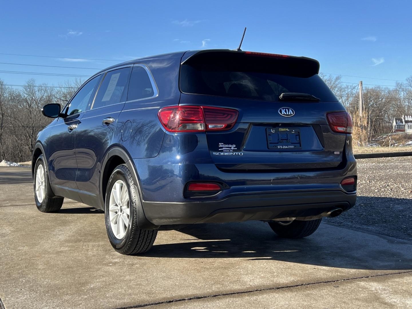 2019 NAVY /Tan Cloth KIA SORENTO LX (5XYPG4A34KG) with an 2.4L 4 Cyl. engine, Automatic transmission, located at 2990 Old Orchard Rd., Jackson, MO, 63755, 37.354214, -89.612106 - 2019 Kia Sorento LX 123xxx miles Front Wheel Drive 2.4L 4 Cyl. Automatic 3rd Row Backup Camera Bluetooth Cruise Power Windows/Locks/Mirrors We have financing available and we accept trades! Fill out a credit application on our website or come by today! If you have any questions, give us a - Photo#7