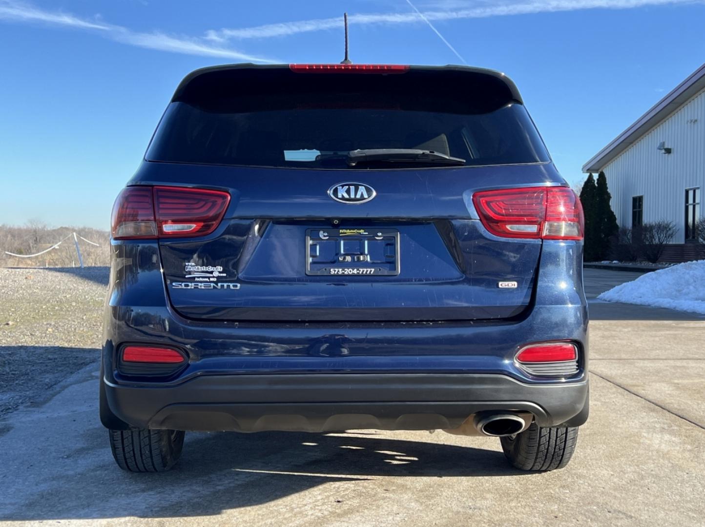 2019 NAVY /Tan Cloth KIA SORENTO LX (5XYPG4A34KG) with an 2.4L 4 Cyl. engine, Automatic transmission, located at 2990 Old Orchard Rd., Jackson, MO, 63755, 37.354214, -89.612106 - 2019 Kia Sorento LX 123xxx miles Front Wheel Drive 2.4L 4 Cyl. Automatic 3rd Row Backup Camera Bluetooth Cruise Power Windows/Locks/Mirrors We have financing available and we accept trades! Fill out a credit application on our website or come by today! If you have any questions, give us a - Photo#8