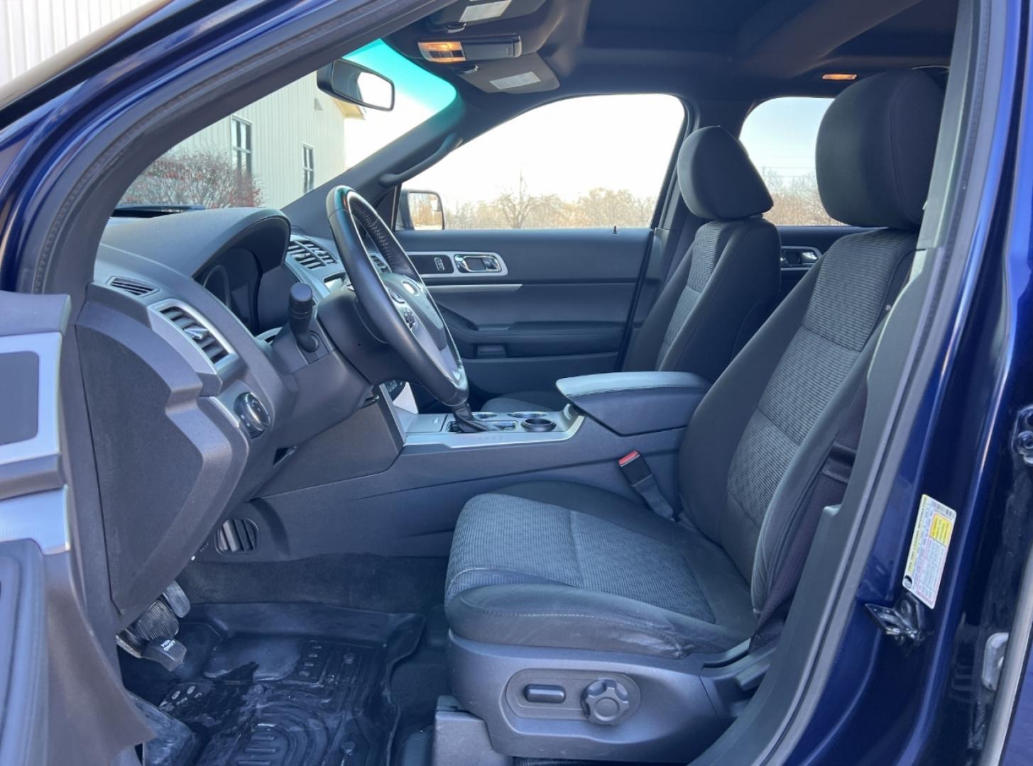 2011 BLUE /Black Cloth FORD EXPLORER XLT (1FMHK7D86BG) with an 3.5L engine, Automatic transmission, located at 2990 Old Orchard Rd., Jackson, MO, 63755, 37.354214, -89.612106 - Photo#13