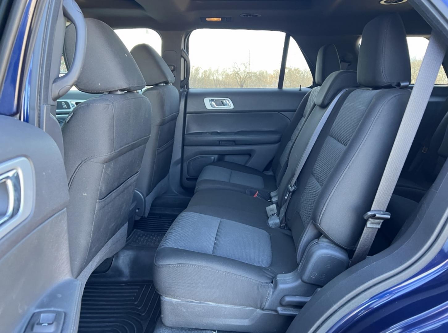 2011 BLUE /Black Cloth FORD EXPLORER XLT (1FMHK7D86BG) with an 3.5L engine, Automatic transmission, located at 2990 Old Orchard Rd., Jackson, MO, 63755, 37.354214, -89.612106 - Photo#16