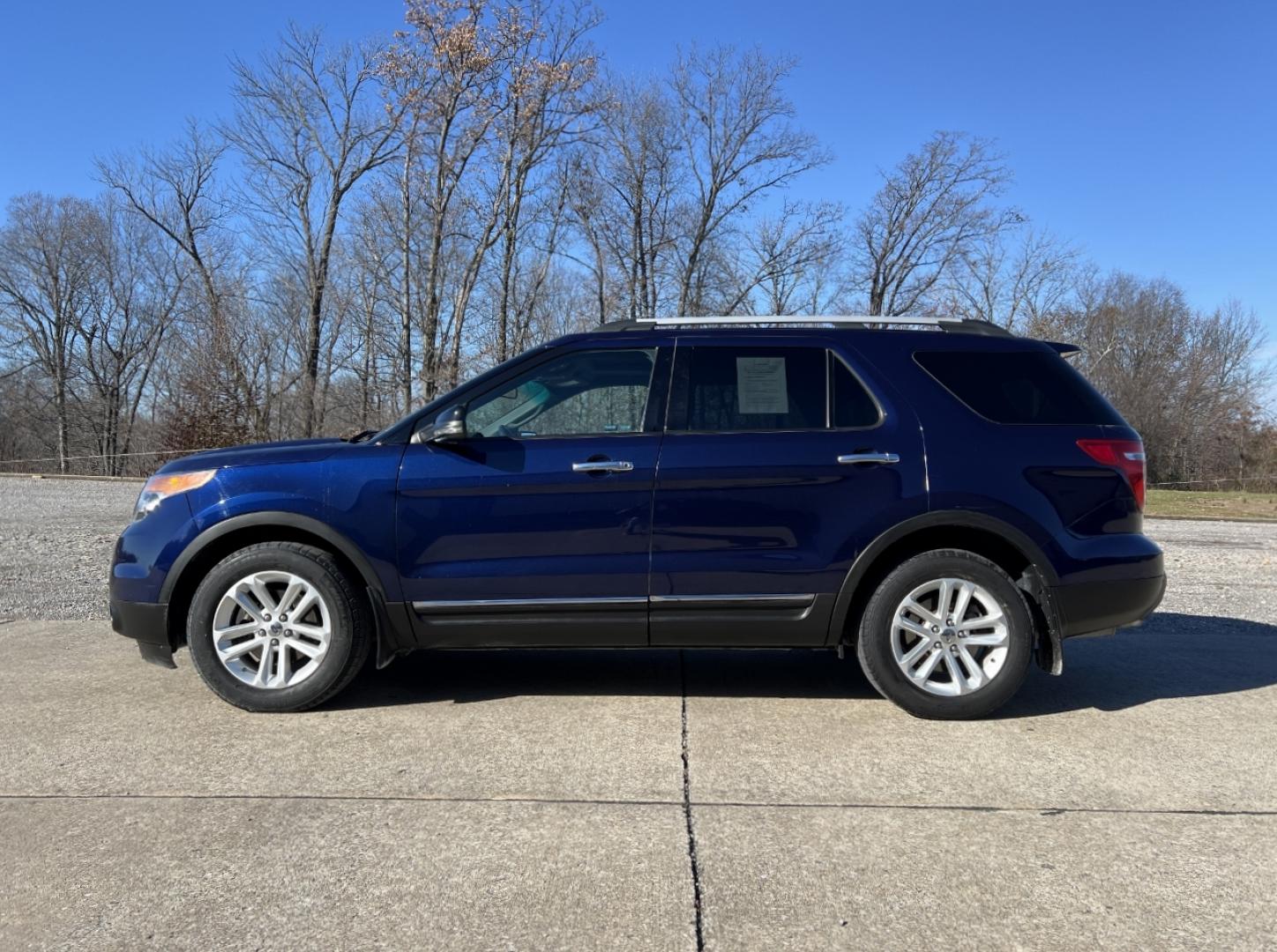 2011 BLUE /Black Cloth FORD EXPLORER XLT (1FMHK7D86BG) with an 3.5L engine, Automatic transmission, located at 2990 Old Orchard Rd., Jackson, MO, 63755, 37.354214, -89.612106 - Photo#6