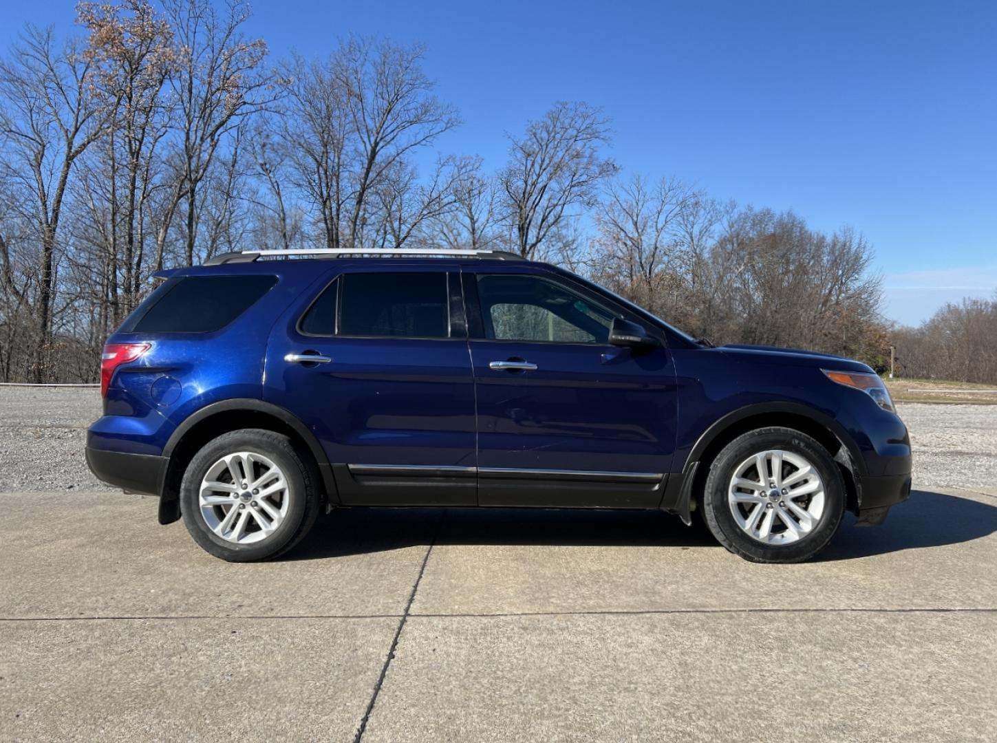 2011 BLUE /Black Cloth FORD EXPLORER XLT (1FMHK7D86BG) with an 3.5L engine, Automatic transmission, located at 2990 Old Orchard Rd., Jackson, MO, 63755, 37.354214, -89.612106 - Photo#7