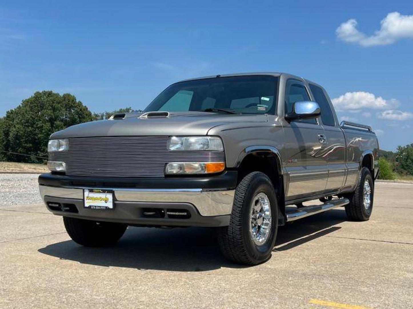 2002 TAN /Gray CHEVROLET SILVERADO 1500 (1GCEK19T62E) with an 5.3L engine, Automatic transmission, located at 2990 Old Orchard Rd., Jackson, MO, 63755, 37.354214, -89.612106 - Photo#4