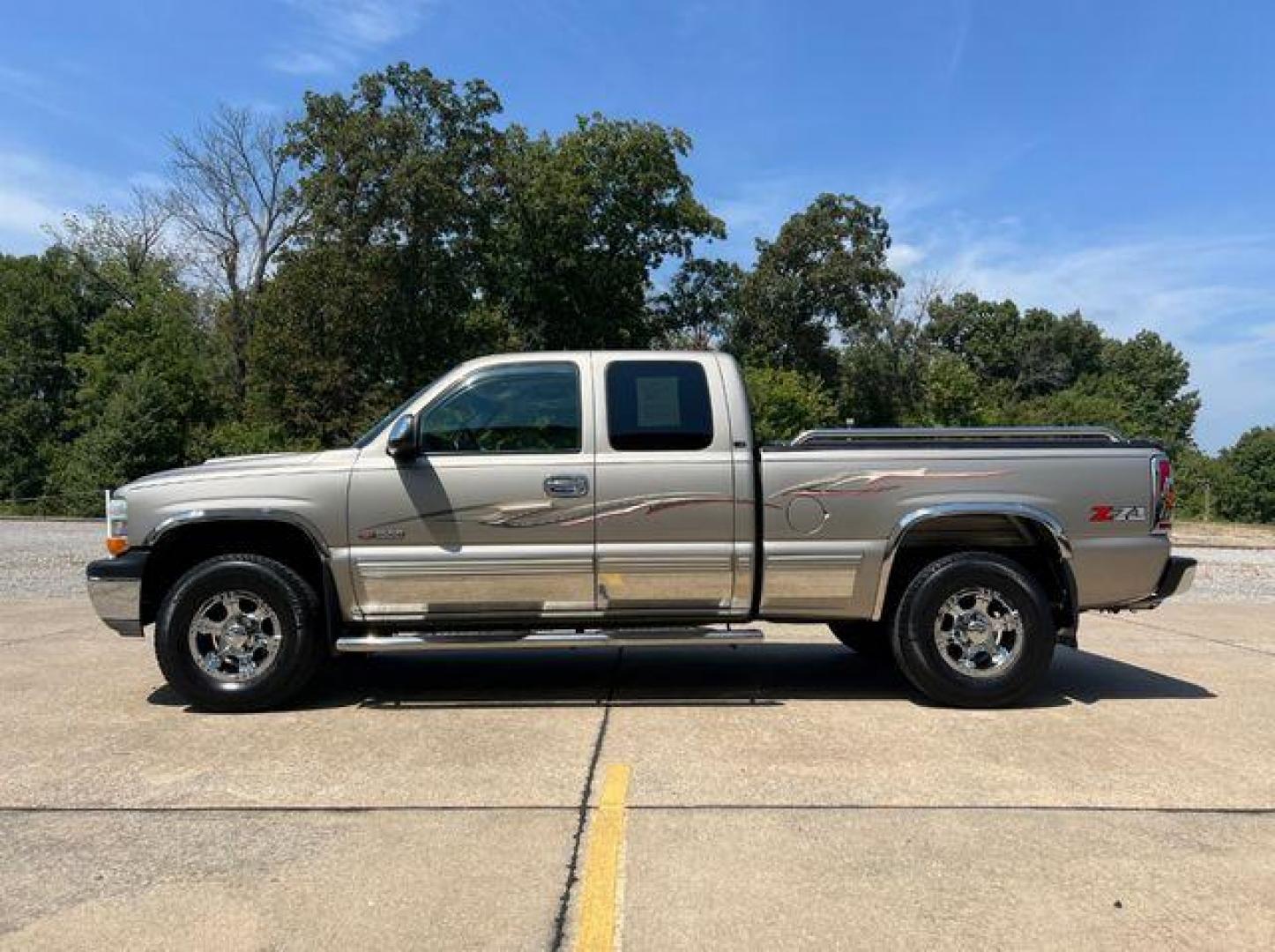 2002 TAN /Gray CHEVROLET SILVERADO 1500 (1GCEK19T62E) with an 5.3L engine, Automatic transmission, located at 2990 Old Orchard Rd., Jackson, MO, 63755, 37.354214, -89.612106 - Photo#5