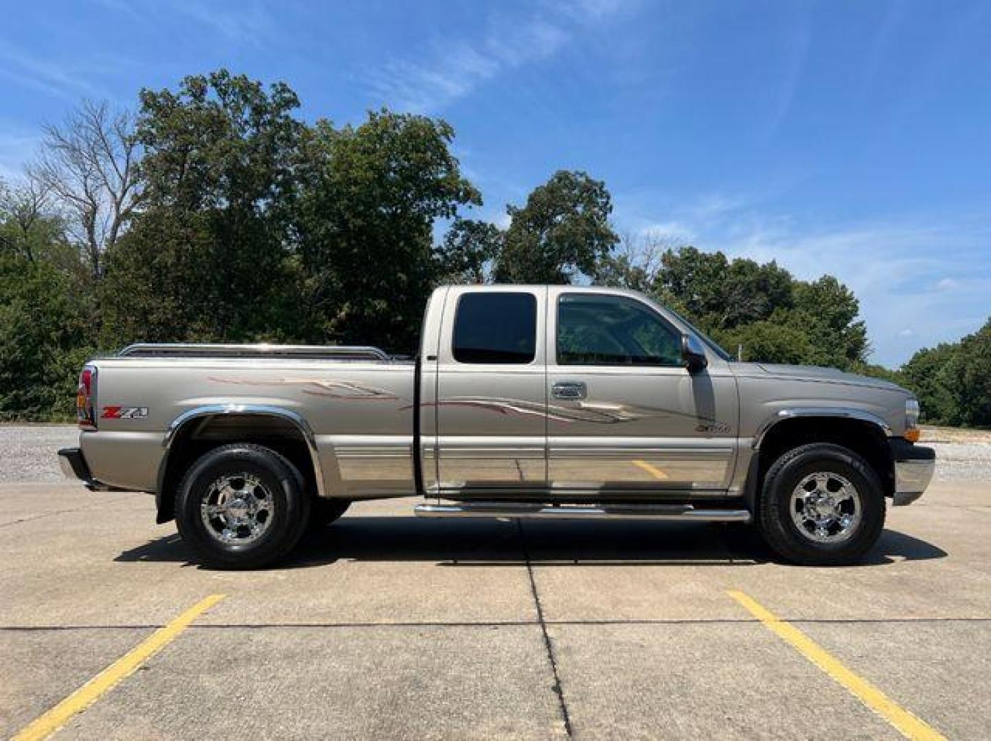 2002 TAN /Gray CHEVROLET SILVERADO 1500 (1GCEK19T62E) with an 5.3L engine, Automatic transmission, located at 2990 Old Orchard Rd., Jackson, MO, 63755, 37.354214, -89.612106 - Photo#6