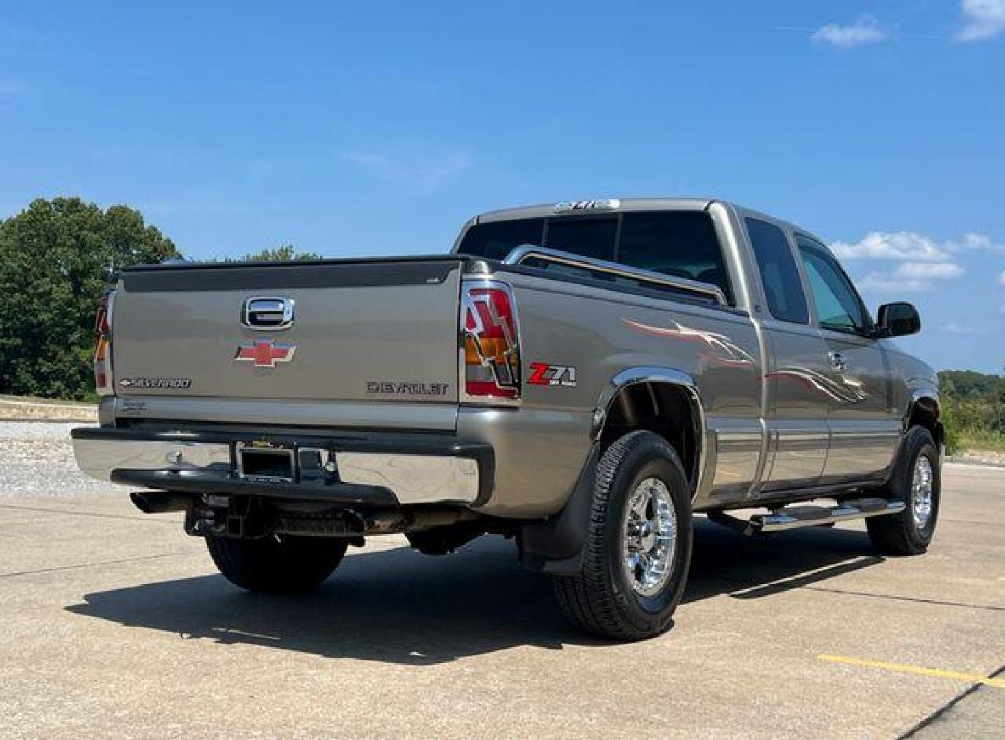 2002 TAN /Gray CHEVROLET SILVERADO 1500 (1GCEK19T62E) with an 5.3L engine, Automatic transmission, located at 2990 Old Orchard Rd., Jackson, MO, 63755, 37.354214, -89.612106 - Photo#7