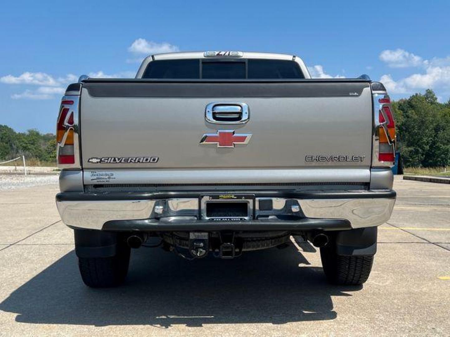 2002 TAN /Gray CHEVROLET SILVERADO 1500 (1GCEK19T62E) with an 5.3L engine, Automatic transmission, located at 2990 Old Orchard Rd., Jackson, MO, 63755, 37.354214, -89.612106 - Photo#9