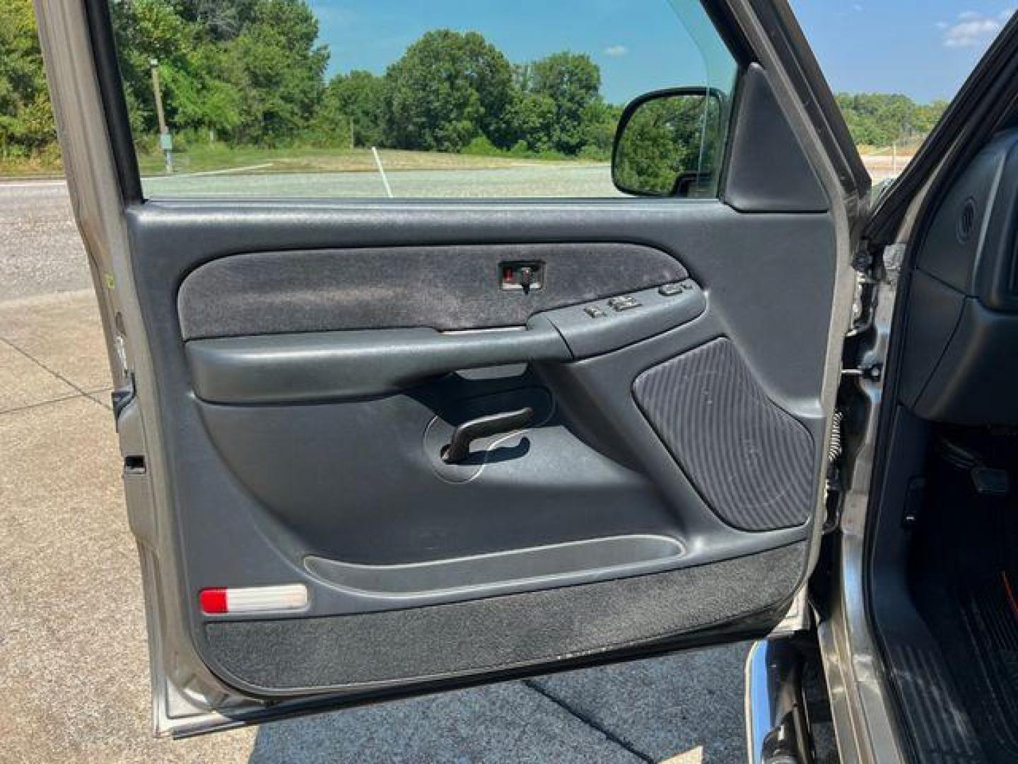 2002 TAN /Gray CHEVROLET SILVERADO 1500 (1GCEK19T62E) with an 5.3L engine, Automatic transmission, located at 2990 Old Orchard Rd., Jackson, MO, 63755, 37.354214, -89.612106 - Photo#11