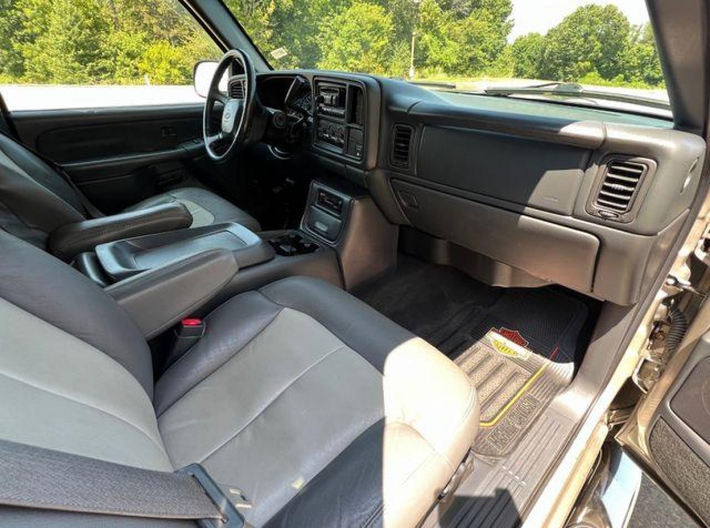 2002 TAN /Gray CHEVROLET SILVERADO 1500 (1GCEK19T62E) with an 5.3L engine, Automatic transmission, located at 2990 Old Orchard Rd., Jackson, MO, 63755, 37.354214, -89.612106 - Photo#15