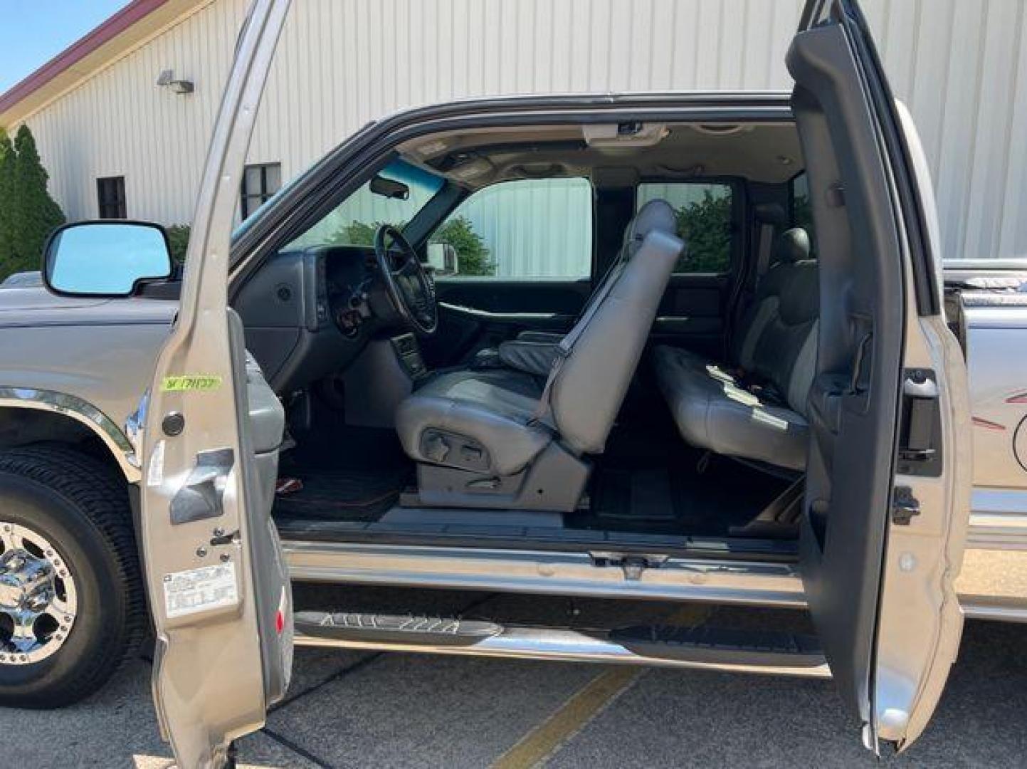 2002 TAN /Gray CHEVROLET SILVERADO 1500 (1GCEK19T62E) with an 5.3L engine, Automatic transmission, located at 2990 Old Orchard Rd., Jackson, MO, 63755, 37.354214, -89.612106 - Photo#18