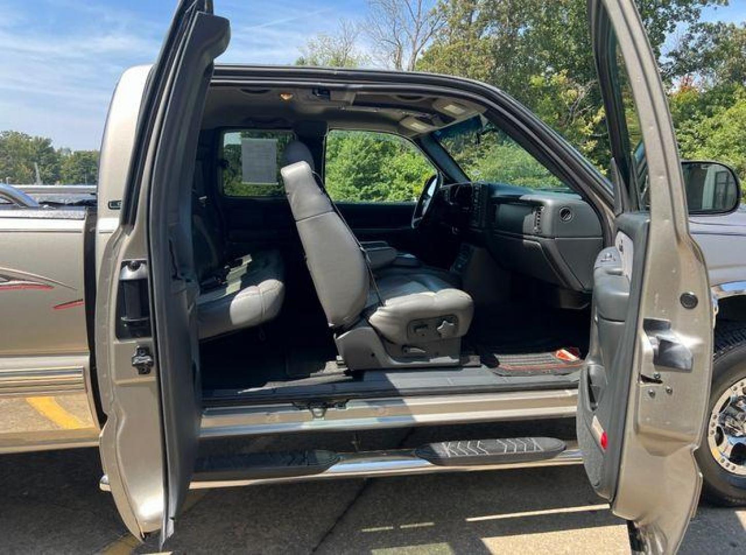 2002 TAN /Gray CHEVROLET SILVERADO 1500 (1GCEK19T62E) with an 5.3L engine, Automatic transmission, located at 2990 Old Orchard Rd., Jackson, MO, 63755, 37.354214, -89.612106 - Photo#20