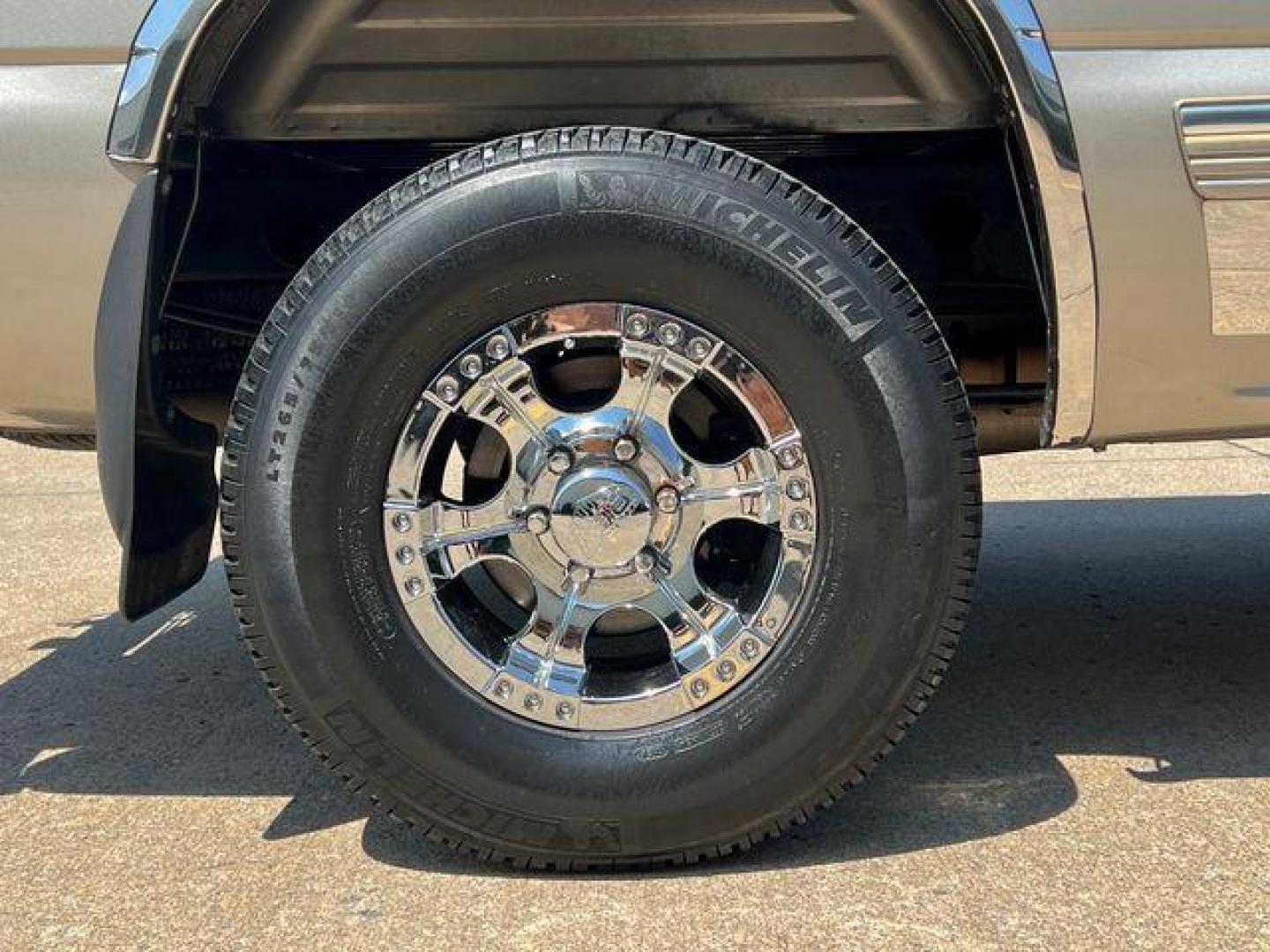 2002 TAN /Gray CHEVROLET SILVERADO 1500 (1GCEK19T62E) with an 5.3L engine, Automatic transmission, located at 2990 Old Orchard Rd., Jackson, MO, 63755, 37.354214, -89.612106 - Photo#35