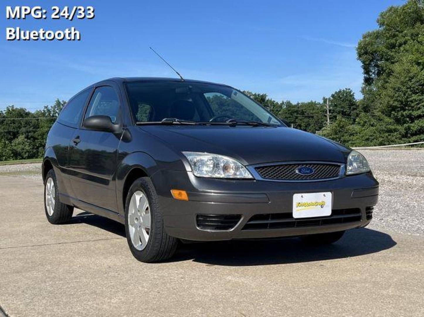 2007 GREY /Gray FORD FOCUS ZX3 (1FAFP31N37W) with an 2.0L engine, Automatic transmission, located at 2990 Old Orchard Rd., Jackson, MO, 63755, 37.354214, -89.612106 - Photo#0