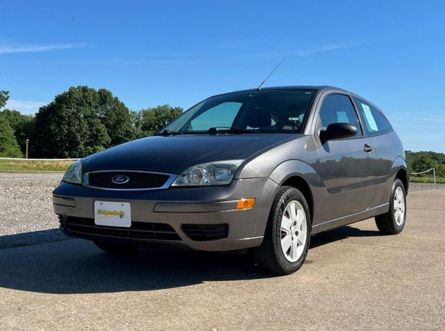 2007 GREY /Gray FORD FOCUS ZX3 (1FAFP31N37W) with an 2.0L engine, Automatic transmission, located at 2990 Old Orchard Rd., Jackson, MO, 63755, 37.354214, -89.612106 - Photo#1