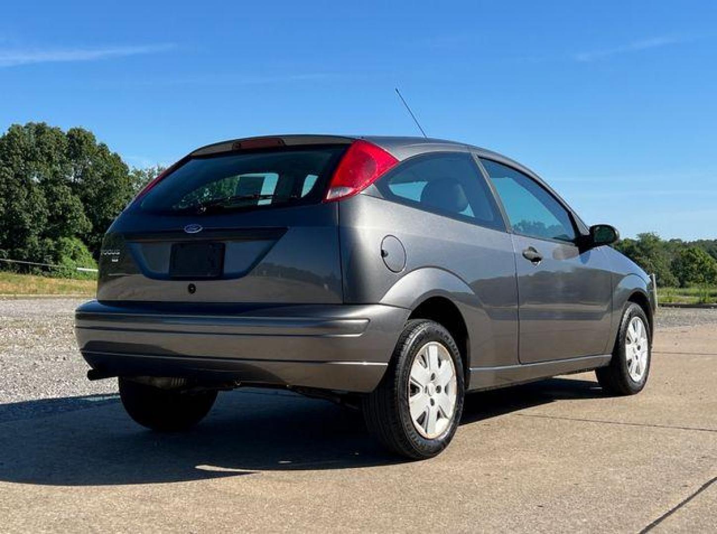 2007 GREY /Gray FORD FOCUS ZX3 (1FAFP31N37W) with an 2.0L engine, Automatic transmission, located at 2990 Old Orchard Rd., Jackson, MO, 63755, 37.354214, -89.612106 - Photo#4