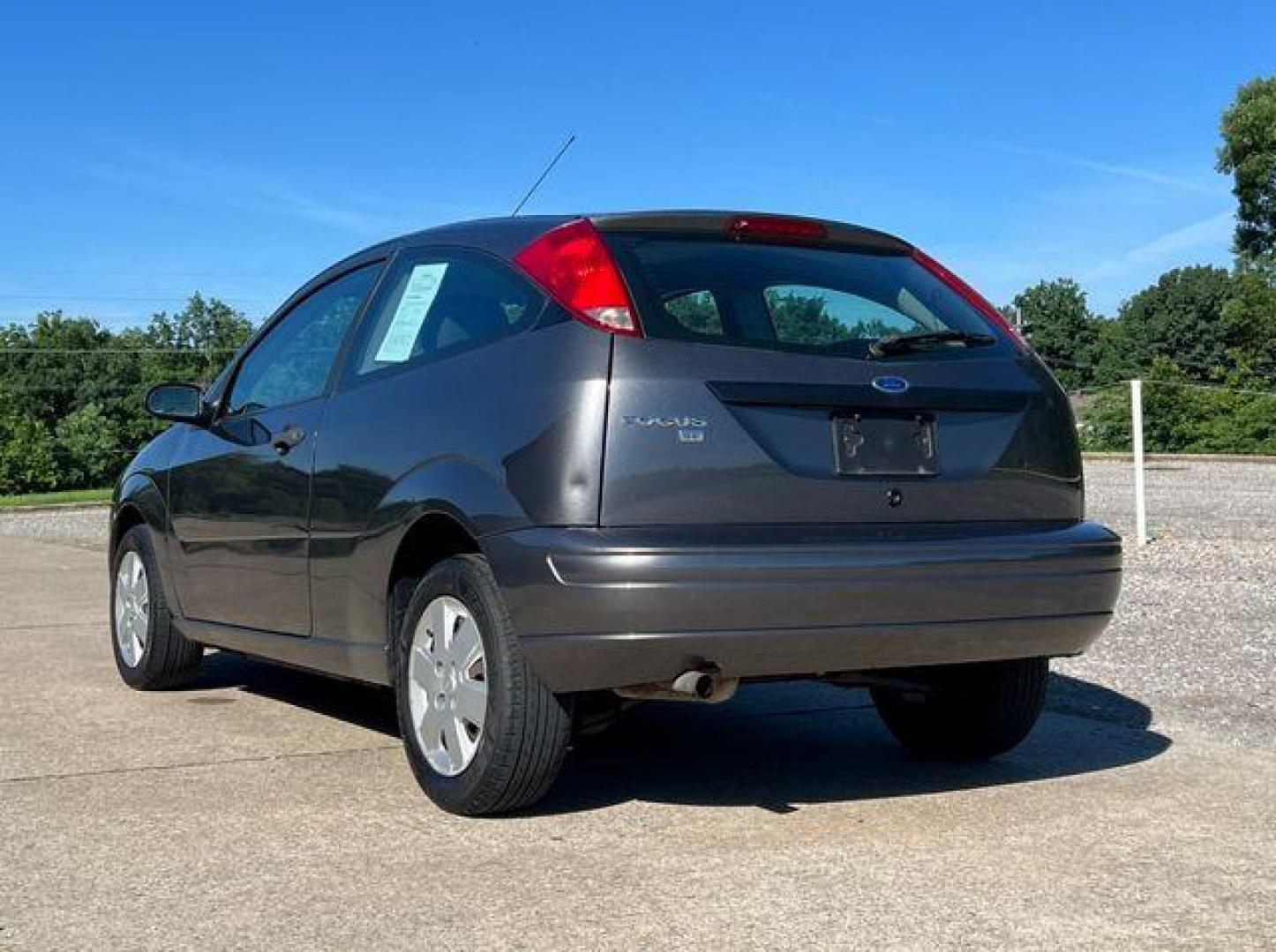 2007 GREY /Gray FORD FOCUS ZX3 (1FAFP31N37W) with an 2.0L engine, Automatic transmission, located at 2990 Old Orchard Rd., Jackson, MO, 63755, 37.354214, -89.612106 - Photo#5