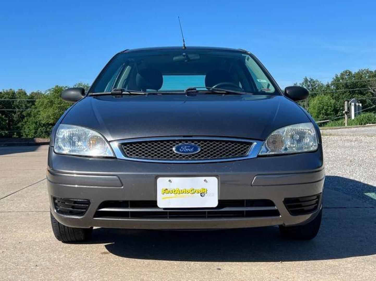 2007 GREY /Gray FORD FOCUS ZX3 (1FAFP31N37W) with an 2.0L engine, Automatic transmission, located at 2990 Old Orchard Rd., Jackson, MO, 63755, 37.354214, -89.612106 - Photo#7