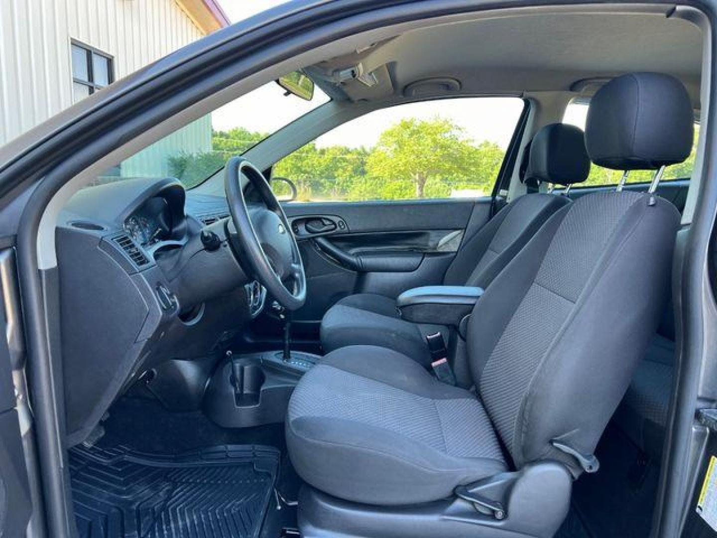 2007 GREY /Gray FORD FOCUS ZX3 (1FAFP31N37W) with an 2.0L engine, Automatic transmission, located at 2990 Old Orchard Rd., Jackson, MO, 63755, 37.354214, -89.612106 - Photo#10