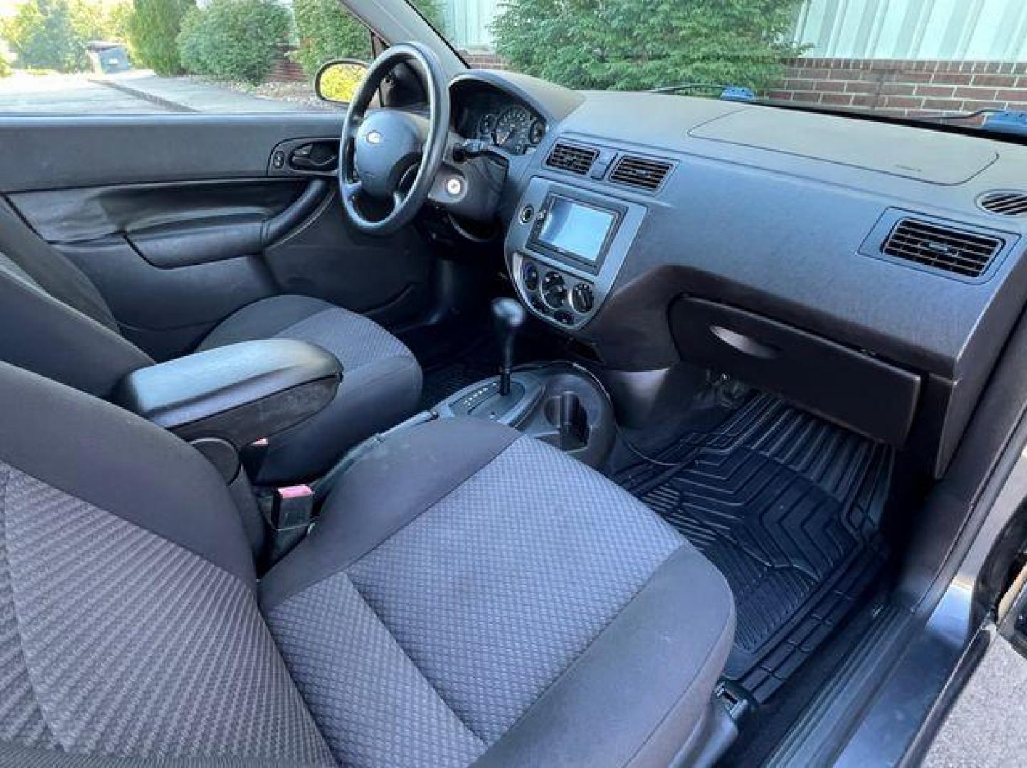 2007 GREY /Gray FORD FOCUS ZX3 (1FAFP31N37W) with an 2.0L engine, Automatic transmission, located at 2990 Old Orchard Rd., Jackson, MO, 63755, 37.354214, -89.612106 - Photo#12