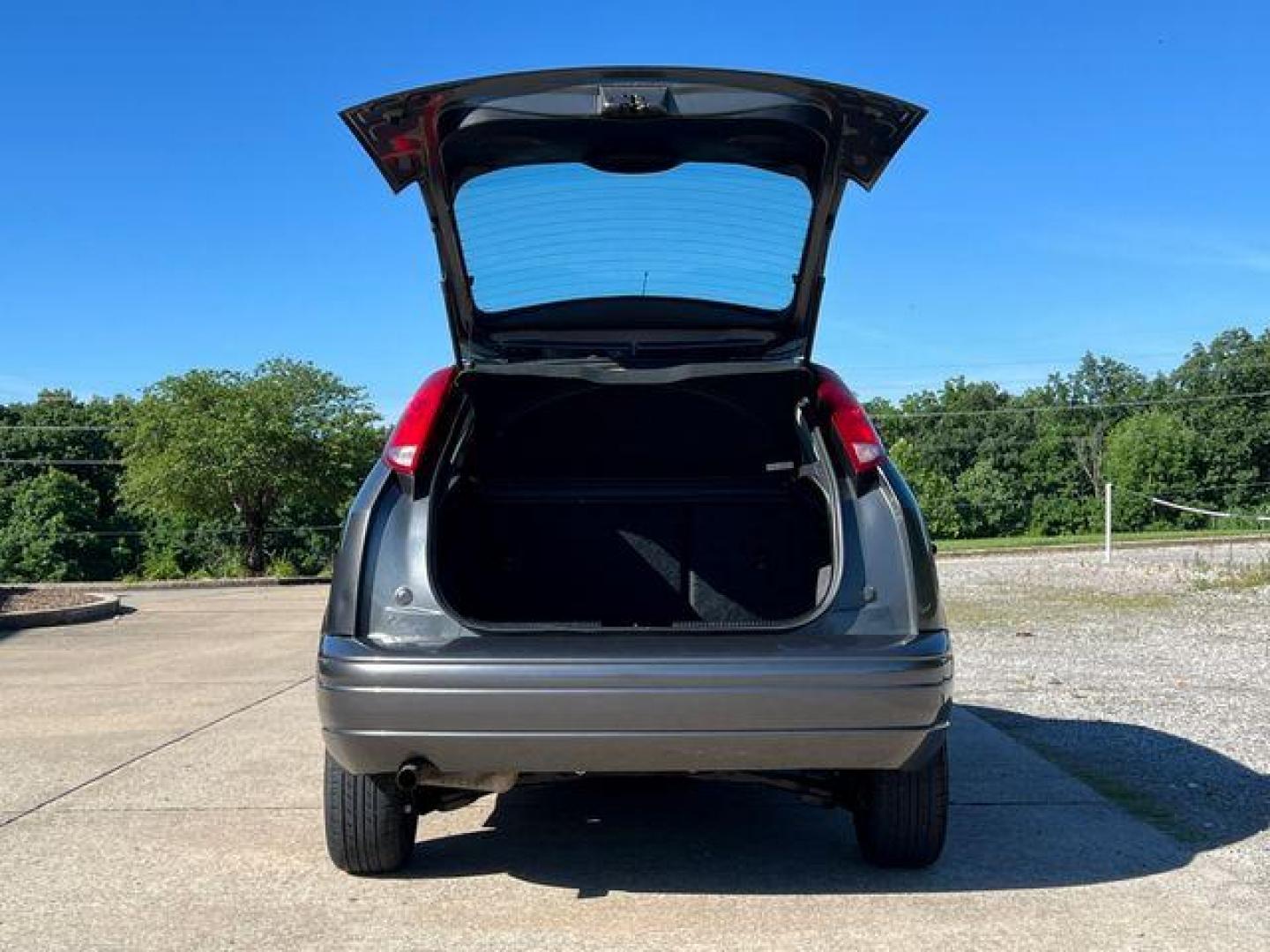 2007 GREY /Gray FORD FOCUS ZX3 (1FAFP31N37W) with an 2.0L engine, Automatic transmission, located at 2990 Old Orchard Rd., Jackson, MO, 63755, 37.354214, -89.612106 - Photo#15