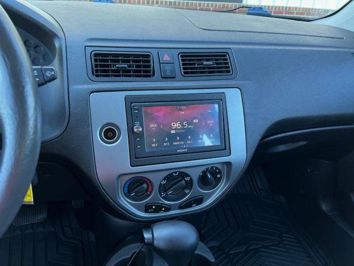 2007 GREY /Gray FORD FOCUS ZX3 (1FAFP31N37W) with an 2.0L engine, Automatic transmission, located at 2990 Old Orchard Rd., Jackson, MO, 63755, 37.354214, -89.612106 - Photo#21