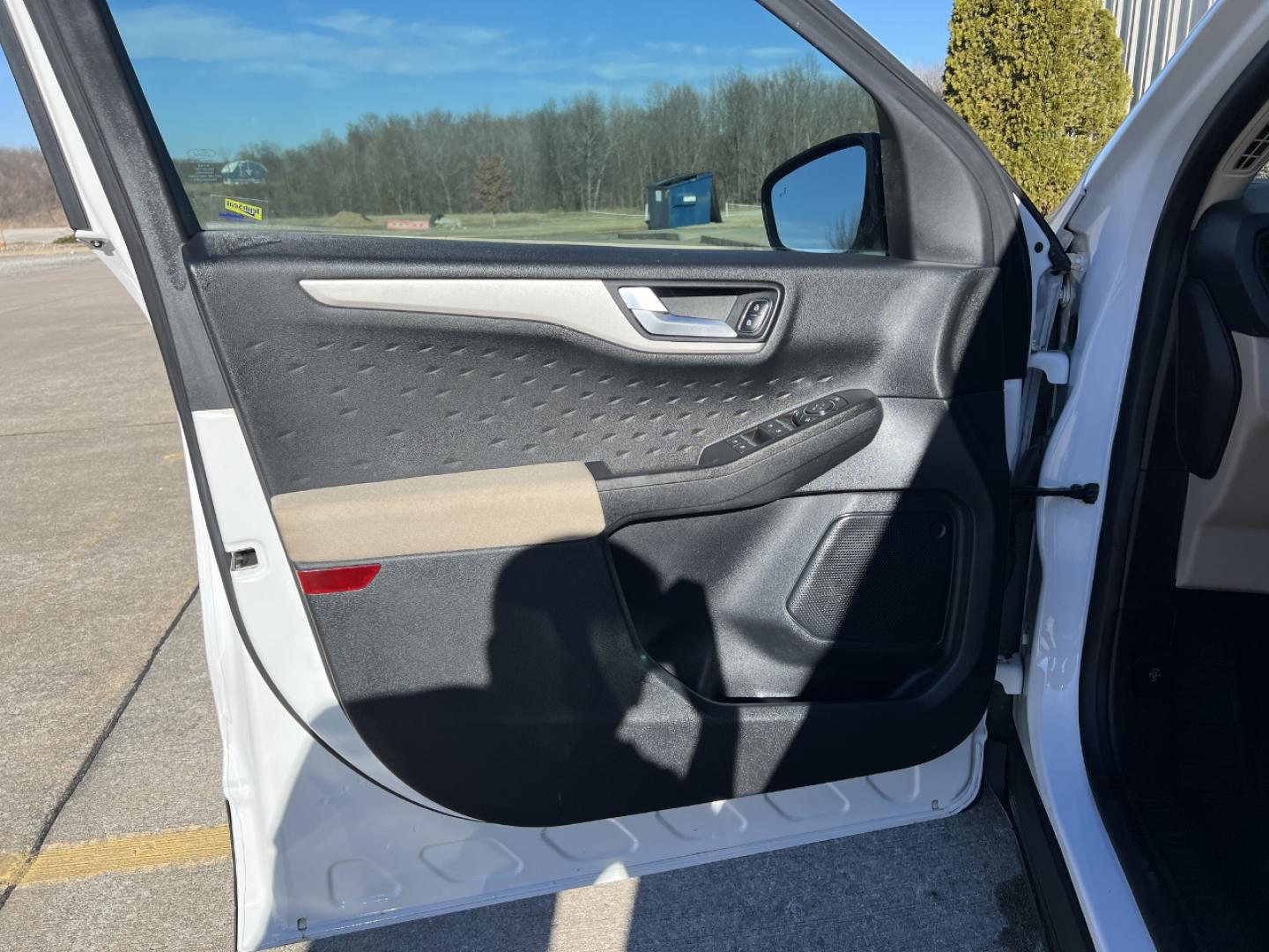 2020 WHITE /Tan Cloth FORD ESCAPE SE (1FMCU0G66LU) with an 1.5L 3 Cyl. engine, Automatic transmission, located at 2990 Old Orchard Rd., Jackson, MO, 63755, 37.354214, -89.612106 - 2020 Ford Escape SE Local 1-Owner 75xxx miles Front Wheel Drive 1.5L 3 Cyl. Automatic Navigation Backup Camera Heated Seats Power Driver Seat Bluetooth Cruise Power Windows/Locks/Mirrors We have financing available and we accept trades! Fill out a credit application on our website or co - Photo#13