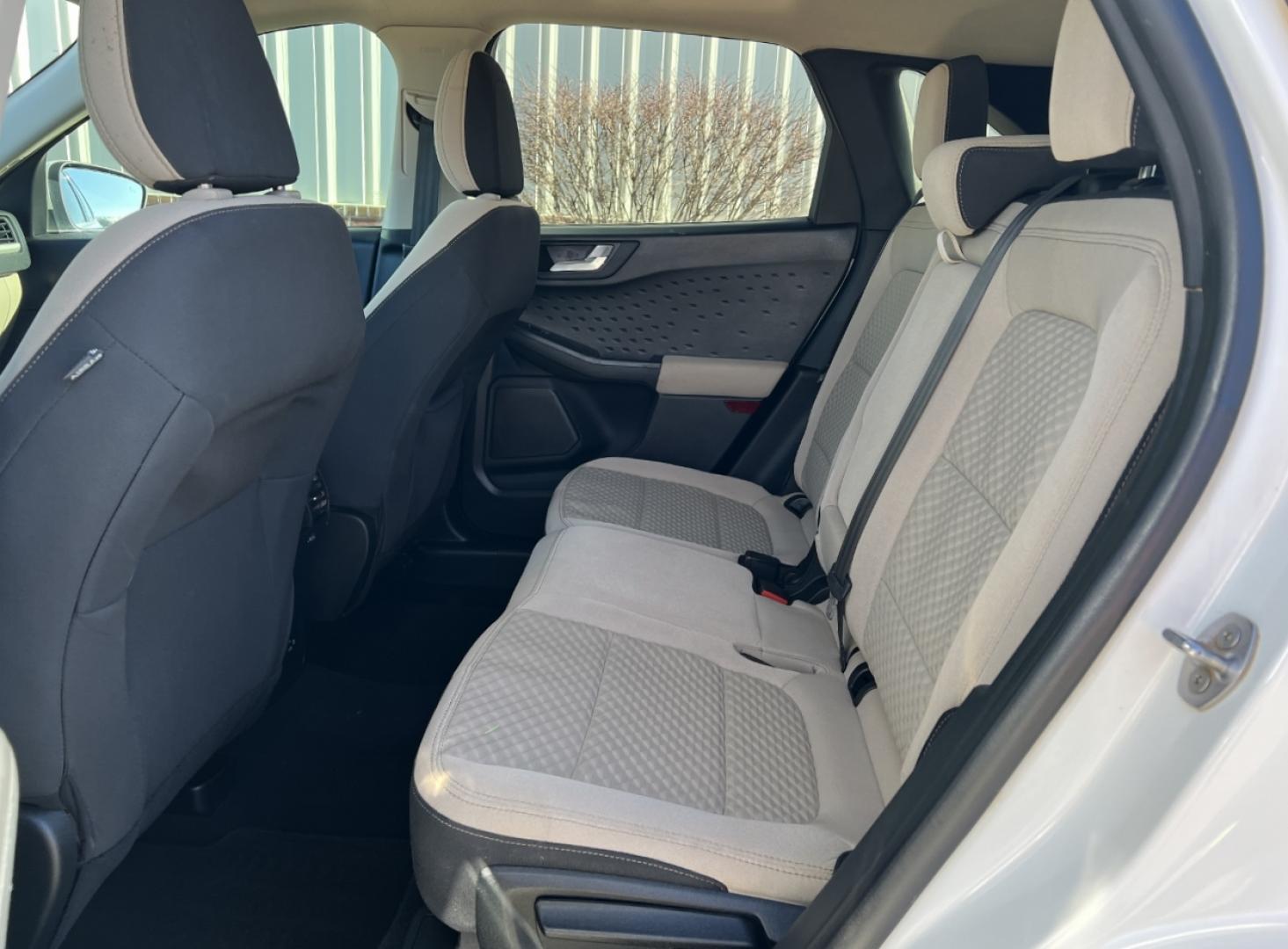 2020 WHITE /Tan Cloth FORD ESCAPE SE (1FMCU0G66LU) with an 1.5L 3 Cyl. engine, Automatic transmission, located at 2990 Old Orchard Rd., Jackson, MO, 63755, 37.354214, -89.612106 - 2020 Ford Escape SE Local 1-Owner 75xxx miles Front Wheel Drive 1.5L 3 Cyl. Automatic Navigation Backup Camera Heated Seats Power Driver Seat Bluetooth Cruise Power Windows/Locks/Mirrors We have financing available and we accept trades! Fill out a credit application on our website or co - Photo#17