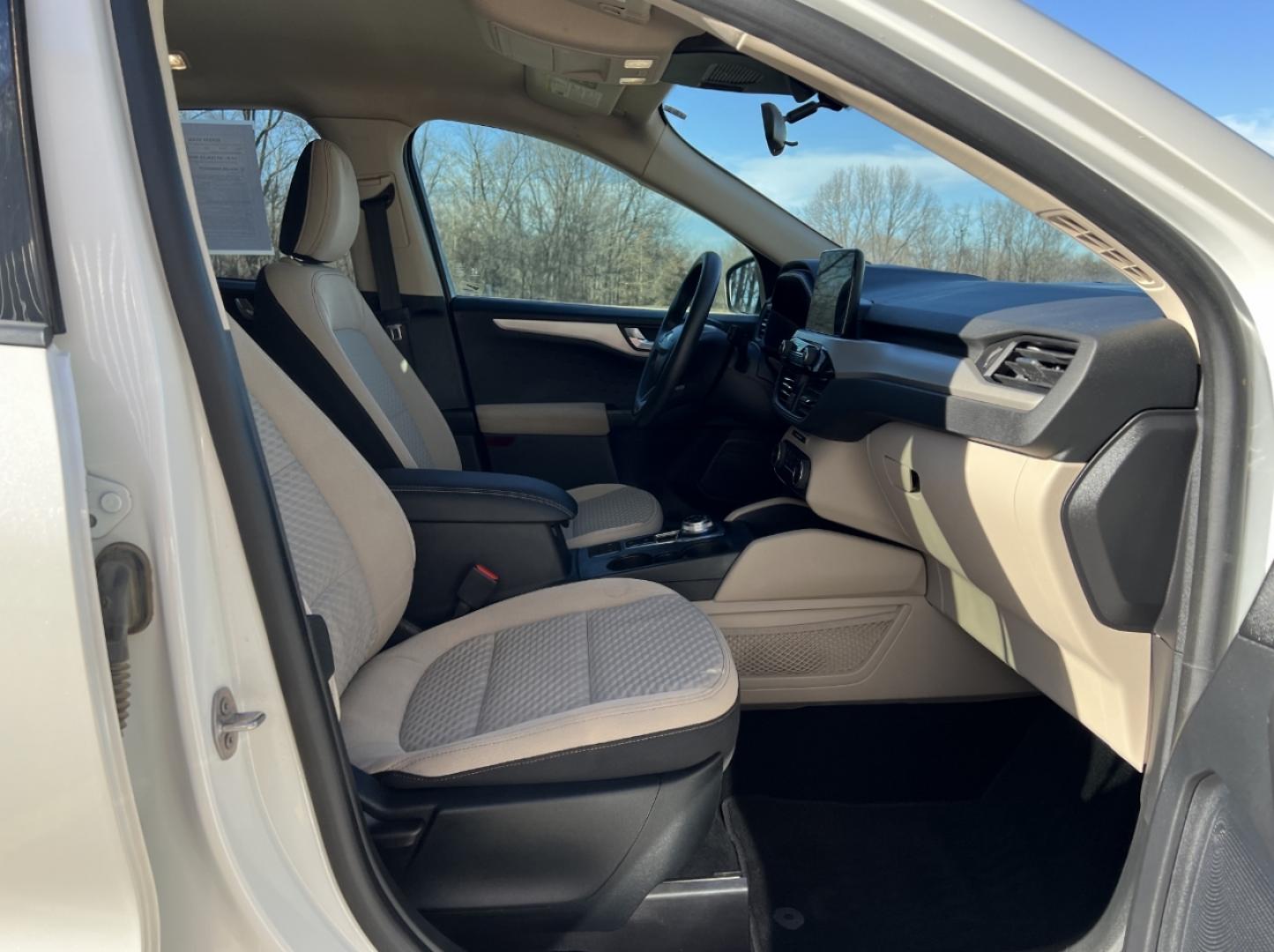 2020 WHITE /Tan Cloth FORD ESCAPE SE (1FMCU0G66LU) with an 1.5L 3 Cyl. engine, Automatic transmission, located at 2990 Old Orchard Rd., Jackson, MO, 63755, 37.354214, -89.612106 - 2020 Ford Escape SE Local 1-Owner 75xxx miles Front Wheel Drive 1.5L 3 Cyl. Automatic Navigation Backup Camera Heated Seats Power Driver Seat Bluetooth Cruise Power Windows/Locks/Mirrors We have financing available and we accept trades! Fill out a credit application on our website or co - Photo#16