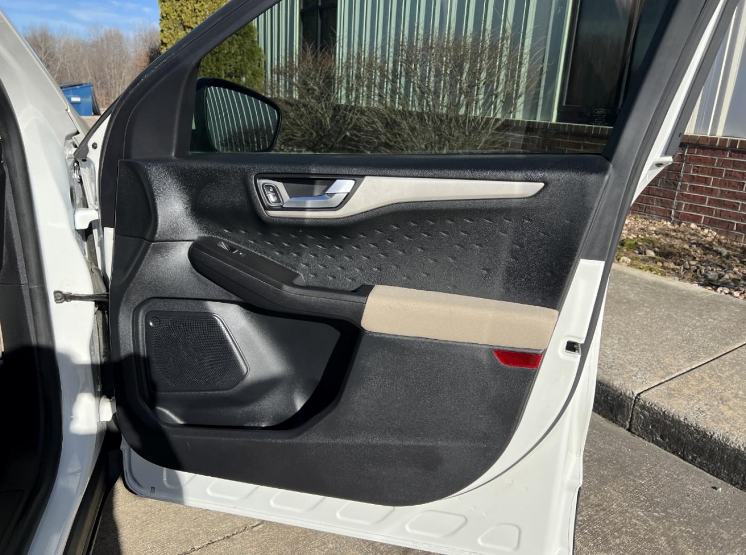 2020 WHITE /Tan Cloth FORD ESCAPE SE (1FMCU0G66LU) with an 1.5L 3 Cyl. engine, Automatic transmission, located at 2990 Old Orchard Rd., Jackson, MO, 63755, 37.354214, -89.612106 - 2020 Ford Escape SE Local 1-Owner 75xxx miles Front Wheel Drive 1.5L 3 Cyl. Automatic Navigation Backup Camera Heated Seats Power Driver Seat Bluetooth Cruise Power Windows/Locks/Mirrors We have financing available and we accept trades! Fill out a credit application on our website or co - Photo#15