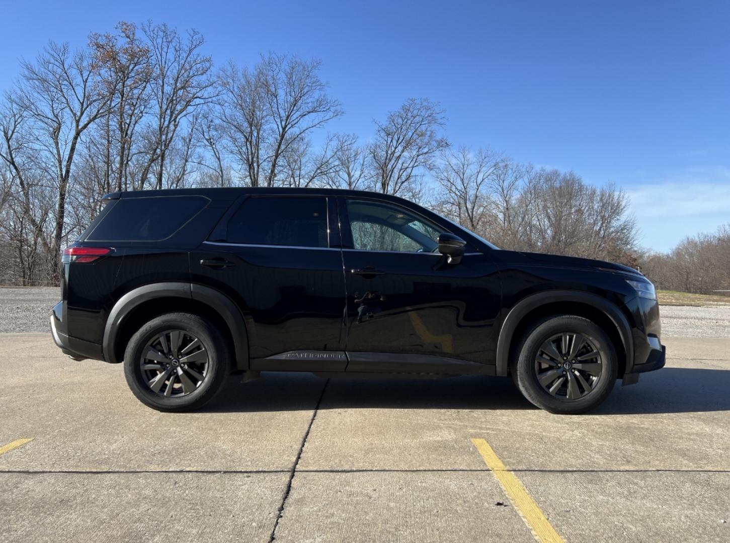 2022 BLACK /Black Cloth NISSAN PATHFINDER S (5N1DR3AC1NC) with an 3.5L engine, Automatic transmission, located at 2990 Old Orchard Rd., Jackson, MO, 63755, 37.354214, -89.612106 - Photo#5