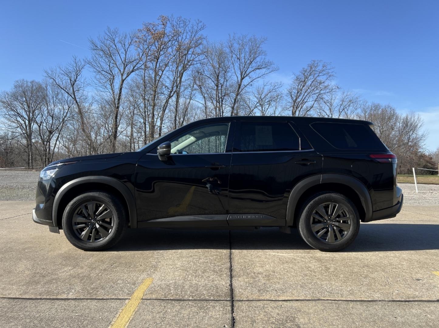 2022 BLACK /Black Cloth NISSAN PATHFINDER S (5N1DR3AC1NC) with an 3.5L engine, Automatic transmission, located at 2990 Old Orchard Rd., Jackson, MO, 63755, 37.354214, -89.612106 - Photo#4