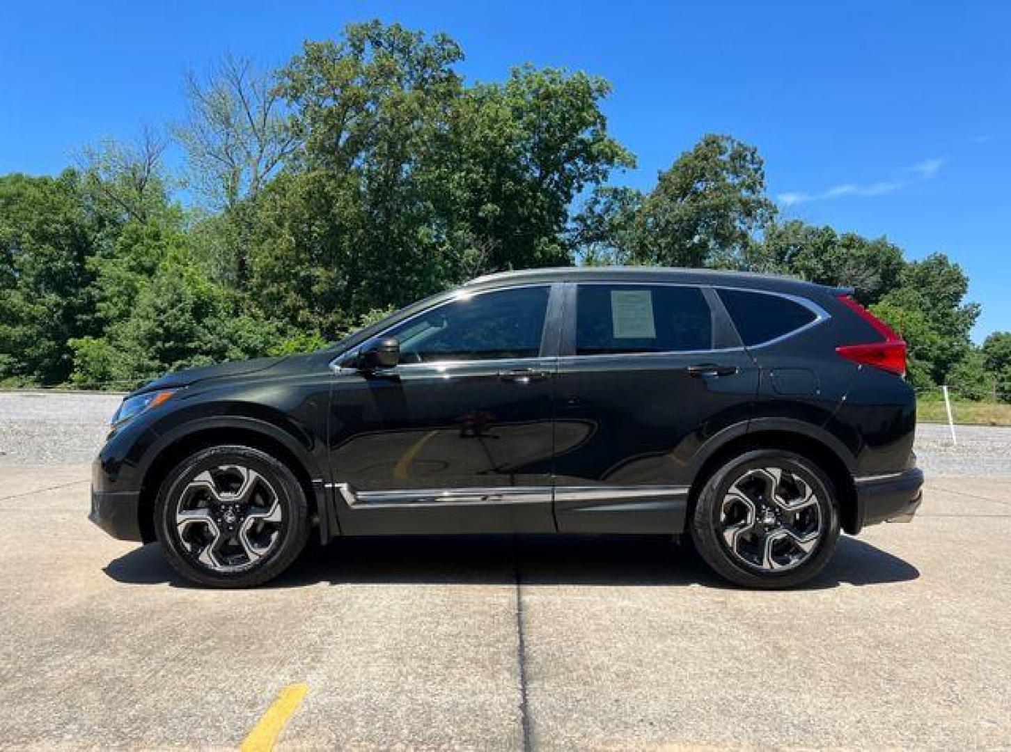 2017 GREEN /Black HONDA CR-V TOURING (5J6RW1H98HL) with an 1.5L engine, Continuously Variable transmission, located at 2990 Old Orchard Rd., Jackson, MO, 63755, 37.354214, -89.612106 - Photo#18