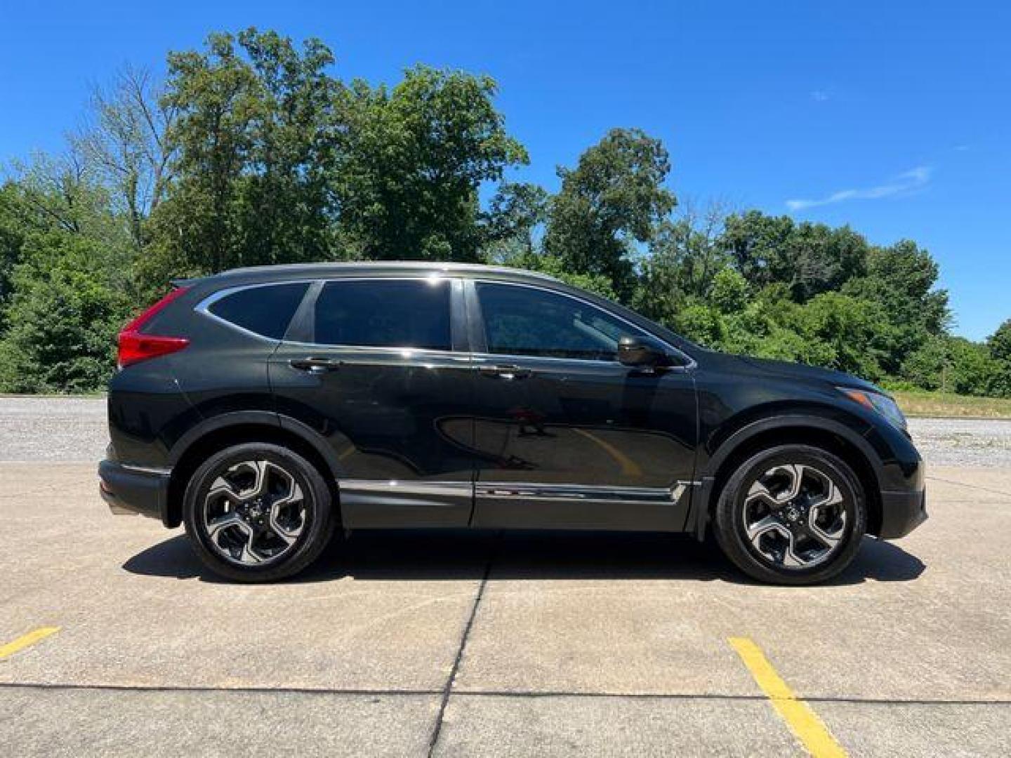 2017 GREEN /Black HONDA CR-V TOURING (5J6RW1H98HL) with an 1.5L engine, Continuously Variable transmission, located at 2990 Old Orchard Rd., Jackson, MO, 63755, 37.354214, -89.612106 - Photo#20