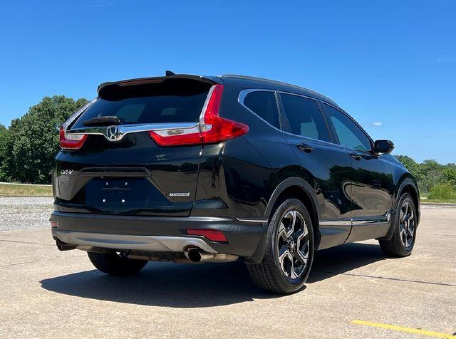 2017 GREEN /Black HONDA CR-V TOURING (5J6RW1H98HL) with an 1.5L engine, Continuously Variable transmission, located at 2990 Old Orchard Rd., Jackson, MO, 63755, 37.354214, -89.612106 - Photo#22