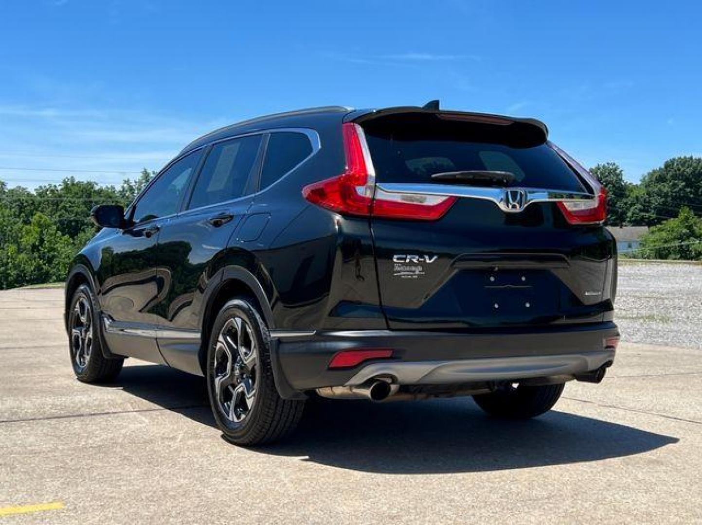 2017 GREEN /Black HONDA CR-V TOURING (5J6RW1H98HL) with an 1.5L engine, Continuously Variable transmission, located at 2990 Old Orchard Rd., Jackson, MO, 63755, 37.354214, -89.612106 - Photo#24