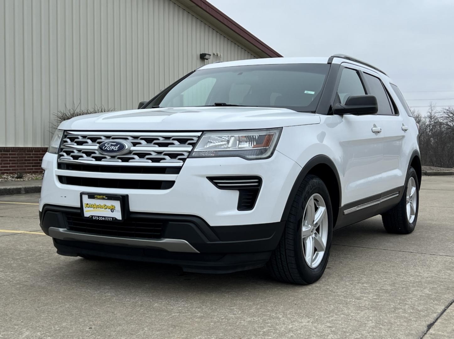 2019 WHITE /Gray Cloth FORD EXPLORER XLT (1FM5K7D86KG) with an 3.5L V6 engine, Automatic transmission, located at 2990 Old Orchard Rd., Jackson, MO, 63755, 37.354214, -89.612106 - 2019 Ford Explorer XLT 1-Owner 113xxx miles Front Wheel Drive 3.5L V6 Automatic 3rd Row Backup Camera Power Seats Bluetooth Cruise Power Windows/Locks/Mirrors We have financing available and we accept trades! Fill out a credit application on our website or come by today! If you have any - Photo#4