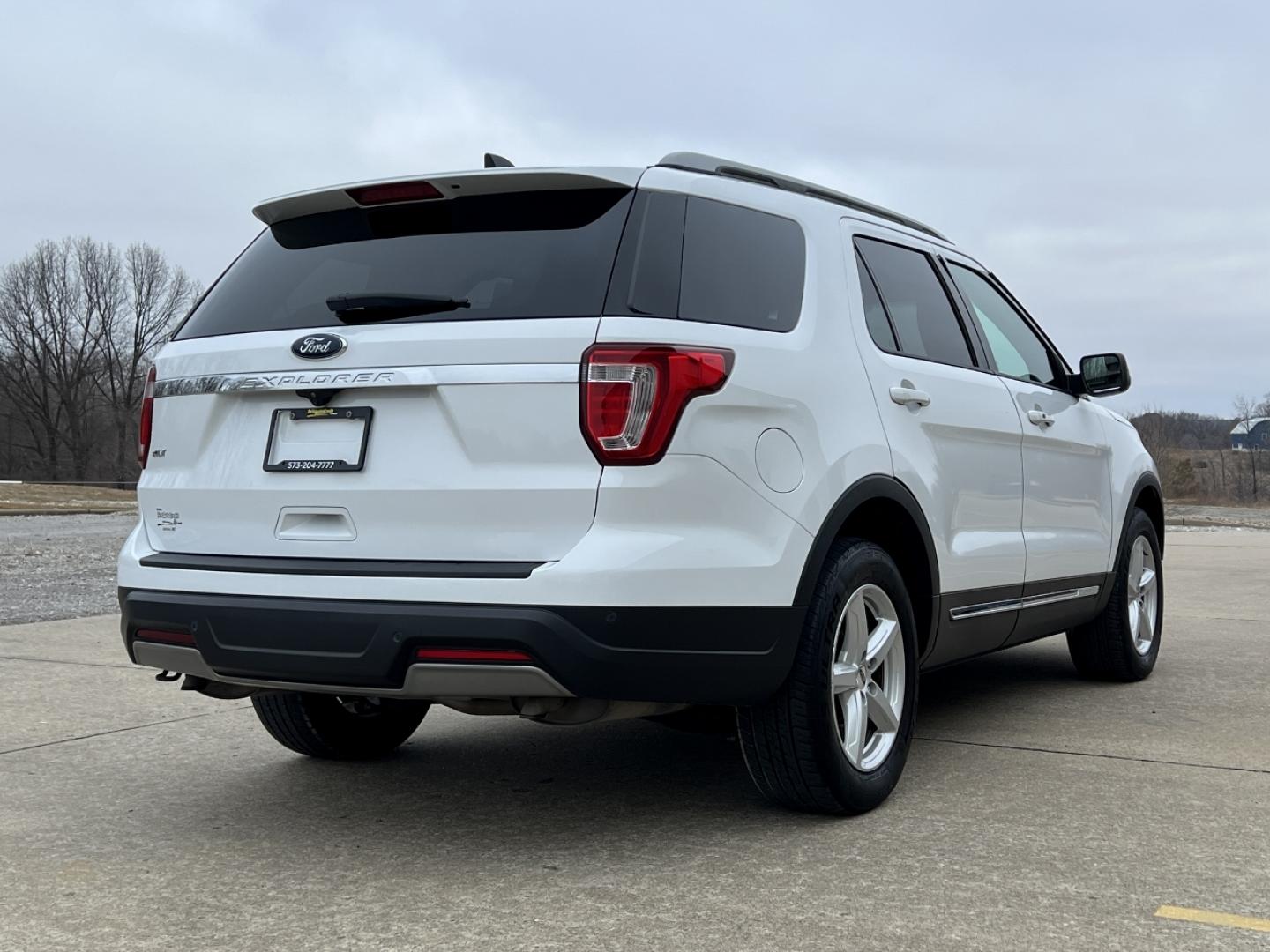 2019 WHITE /Gray Cloth FORD EXPLORER XLT (1FM5K7D86KG) with an 3.5L V6 engine, Automatic transmission, located at 2990 Old Orchard Rd., Jackson, MO, 63755, 37.354214, -89.612106 - 2019 Ford Explorer XLT 1-Owner 113xxx miles Front Wheel Drive 3.5L V6 Automatic 3rd Row Backup Camera Power Seats Bluetooth Cruise Power Windows/Locks/Mirrors We have financing available and we accept trades! Fill out a credit application on our website or come by today! If you have any - Photo#7