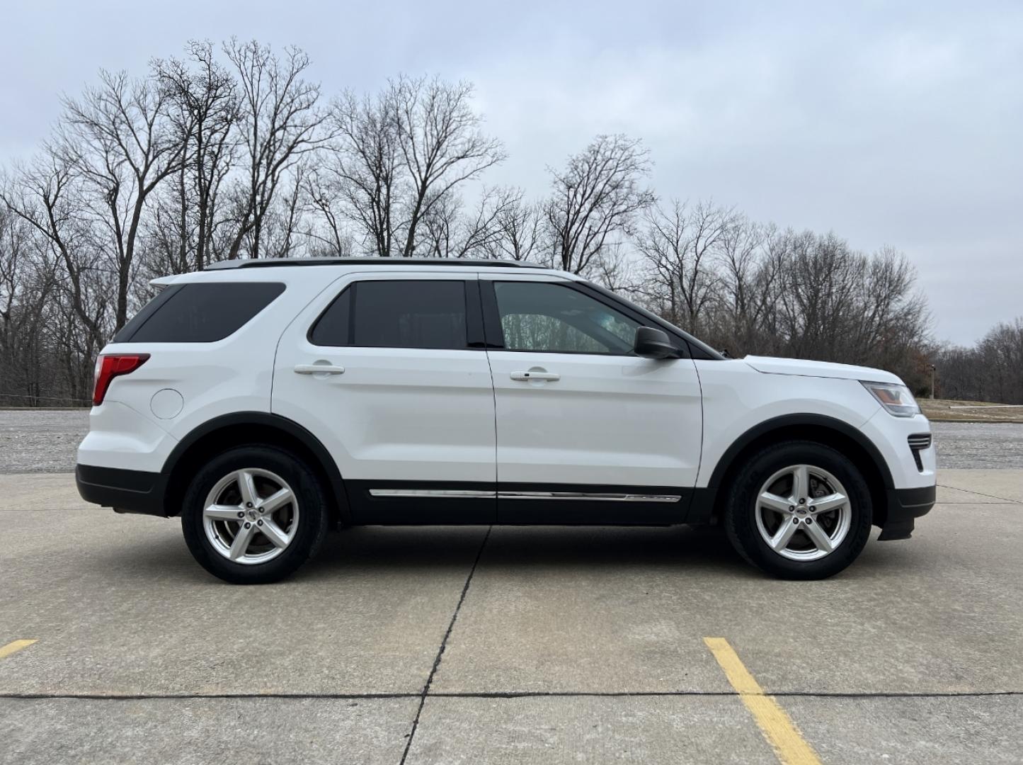 2019 WHITE /Gray Cloth FORD EXPLORER XLT (1FM5K7D86KG) with an 3.5L V6 engine, Automatic transmission, located at 2990 Old Orchard Rd., Jackson, MO, 63755, 37.354214, -89.612106 - 2019 Ford Explorer XLT 1-Owner 113xxx miles Front Wheel Drive 3.5L V6 Automatic 3rd Row Backup Camera Power Seats Bluetooth Cruise Power Windows/Locks/Mirrors We have financing available and we accept trades! Fill out a credit application on our website or come by today! If you have any - Photo#6