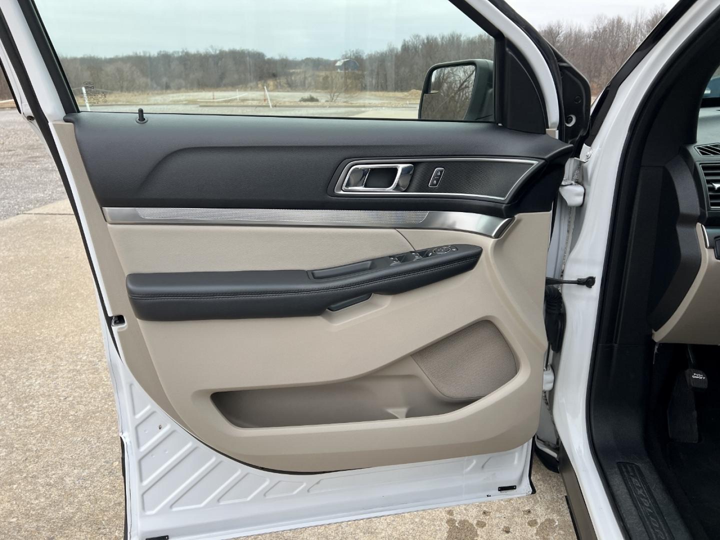 2019 WHITE /Gray Cloth FORD EXPLORER XLT (1FM5K7D86KG) with an 3.5L V6 engine, Automatic transmission, located at 2990 Old Orchard Rd., Jackson, MO, 63755, 37.354214, -89.612106 - 2019 Ford Explorer XLT 1-Owner 113xxx miles Front Wheel Drive 3.5L V6 Automatic 3rd Row Backup Camera Power Seats Bluetooth Cruise Power Windows/Locks/Mirrors We have financing available and we accept trades! Fill out a credit application on our website or come by today! If you have any - Photo#11